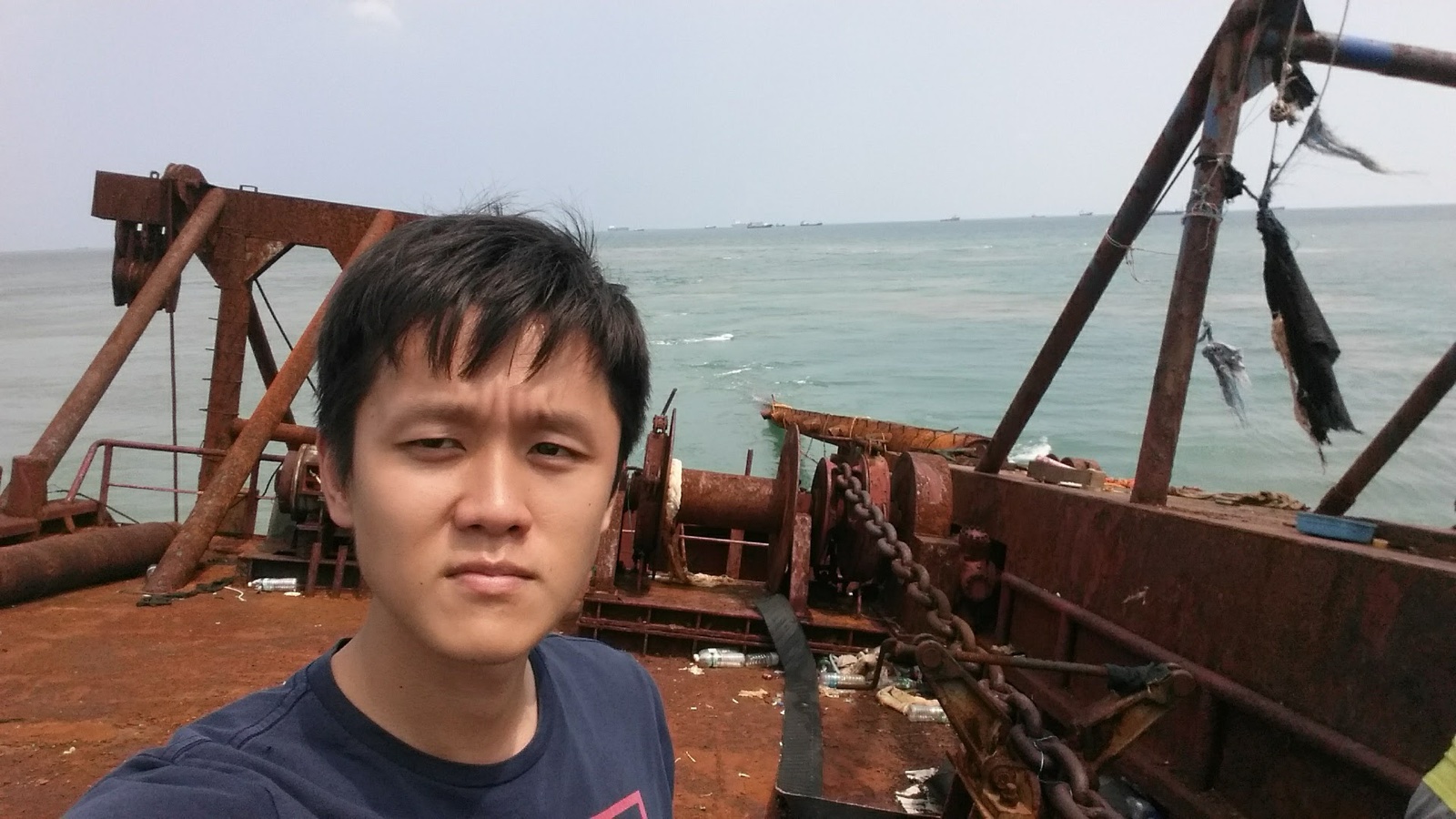 Ship salvaging operation field photo